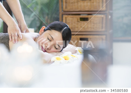 女性美容美容院美容師 照片素材 圖片 圖庫