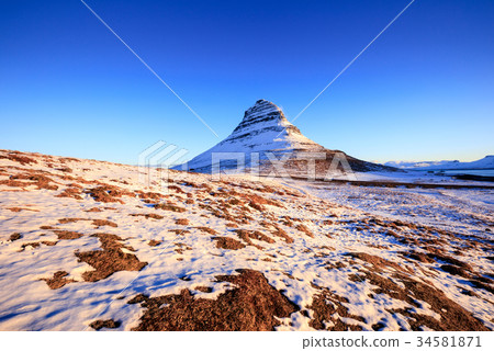 Kirkjufell mountain at sunrise, Iceland 34581871