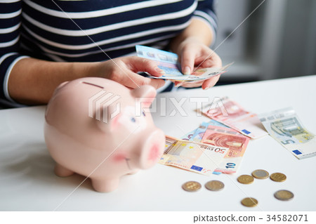 Woman in the office counting money 34582071