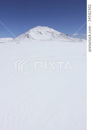 仲夏降雪，阿塔卡馬高地的沙漠地區和美麗的安第斯山脈，在南美洲北部成為雪原智利 34582302