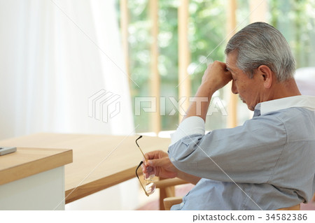 累了的老人 34582386