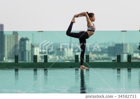 Attractive women are playing yoga. Attractive women are playing yoga. 34582711