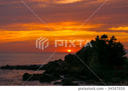 Sunset in the Sea of Japan Sunset in the Sea of Japan 34587850