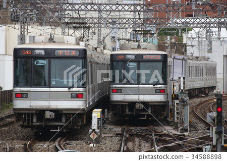[H] Tokyo Metro Hibiya Line Series 03 (5-door car) 34588898
