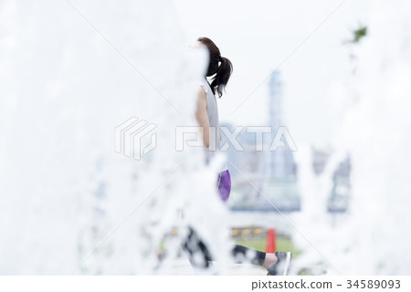 Woman training outside 34589093