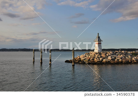 Small lighthouse in the harbour of Ebeltoft. Small lighthouse in the harbour of Ebeltoft. 34590378