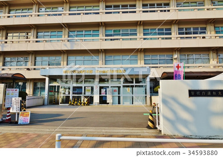Tokyo Public Office / Metropolitan Police Department Driver's License Headquarters / Fuchu Driver's License Examination Center Main Entrance Entrance / Horizontal Position Tokyo Public Office / Metropolitan Police Department Driver's License Headquarters / Fuchu Driver's License Examination Center Main Entrance Entrance / Horizontal Position 34593880