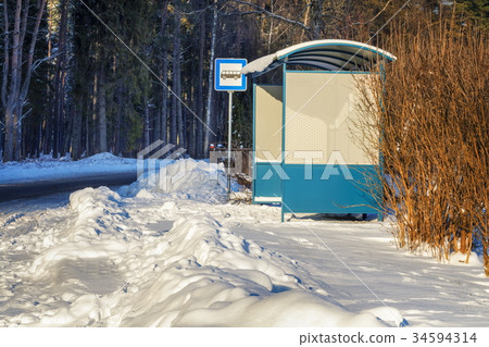 Bus stop,bus shelter in winter 34594314
