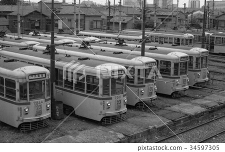 Toden, 7500 lined up in the Yanagishima garage 34597305