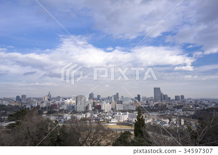 一個旅遊景點天文台，在那裡你可以看到仙台的中心區域和仙台平原的北部從建在青葉頂部的主圓圈 34597307