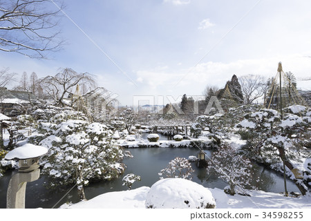 面向松島灣的鹽Temple神社的雪景花園,可以看到Shiogama先生的名字所熟悉的“江東神社” 面向松島灣的鹽Temple神社的雪景花園,可以看到Shiogama先生的名字所熟悉的“江東神社” 34598255