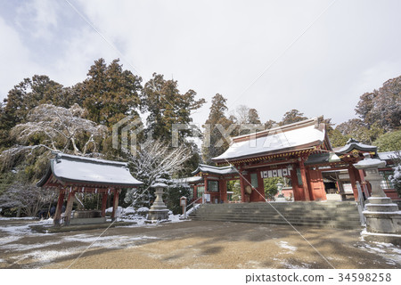 面向松島灣的鹽山神社的雪景神社神社以及通過Shiogama先生的名字熟悉的“神社”的美景 34598258