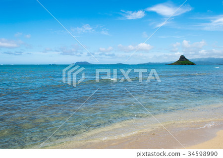 Chinaman's Hat Island seen from Kualoa Beach Park, Oahu, Hawaii Chinaman's Hat Island seen from Kualoa Beach Park, Oahu, Hawaii 34598990