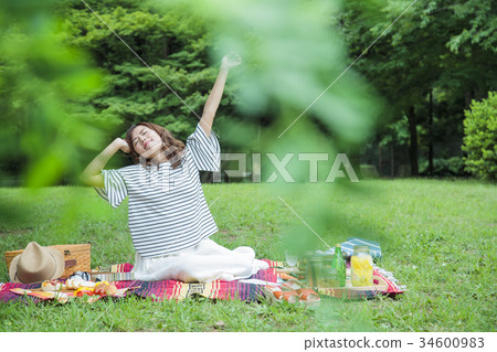 Picnic female leisure park lunch 34600983
