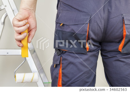 Man with paint roller 34602563