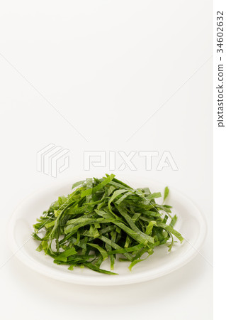 Shredded large leaves Shredded large leaves 34602632