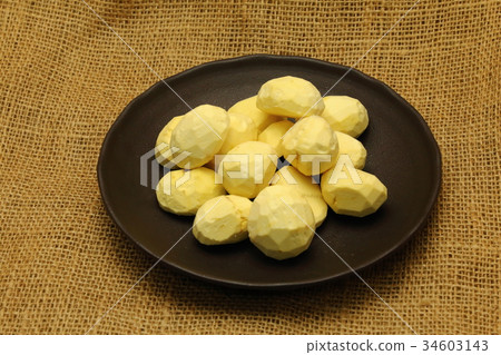 去皮的栗子 去皮的栗子 34603143