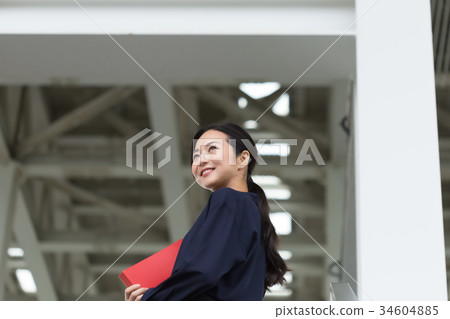 建築師對未來的工作很興奮 34604885