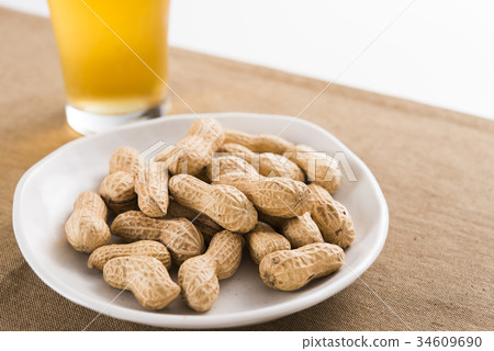 Shelled peanuts and beer 34609690