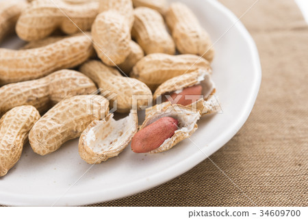 Peanut with shell 34609700