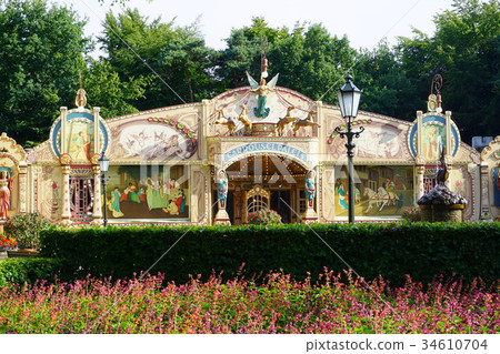 The largest amusement park in the Netherlands Efteling The largest amusement park in the Netherlands Efteling 34610704