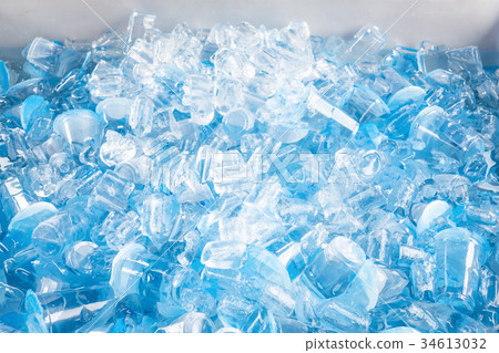 Cube ice background and freezing drinking water Cube ice background and freezing drinking water 34613032