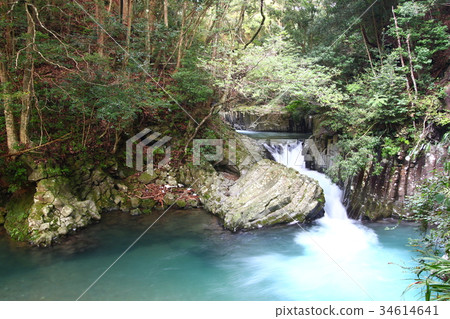 Yuichi瀑布 34614641