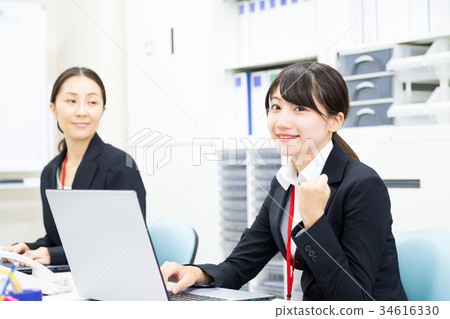女性僱員OL新人教育商人薪金人計算機辦公室圖像企業圖像 34616330