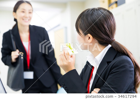 Female employee OL businessman eating at the desk Female employee OL businessman eating at the desk 34617294