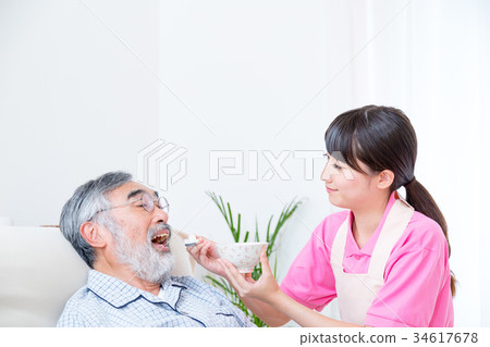 Carer job Elderly person nursing bedridden elderly people eating care Assist scene Meal assistance carer 34617678