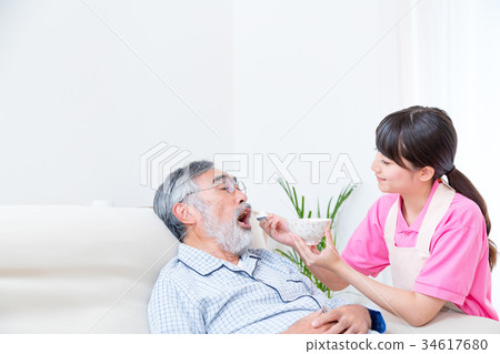 Carer job Elderly person nursing bedridden elderly people eating care Assist scene Meal assistance carer 34617680