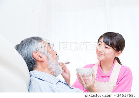 Carer job Elderly person nursing bedridden elderly people eating care Assist scene Meal assistance carer Carer job Elderly person nursing bedridden elderly people eating care Assist scene Meal assistance carer 34617685