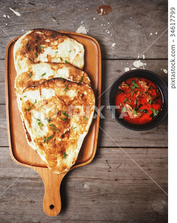 Indian naan bread with curry 34617799