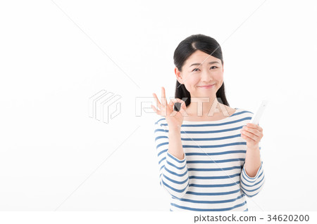 Female smartphone OK sign Female smartphone OK sign 34620200