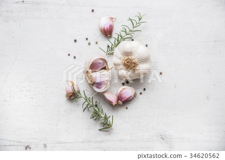 Garlic bulb.Fresh garlic with rosemary and pepper  34620562