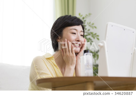 關心你的皮膚的女性 34620887