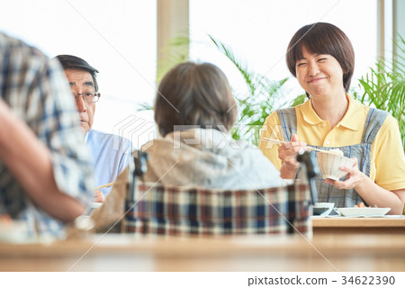 Nursing home senior meal 34622390