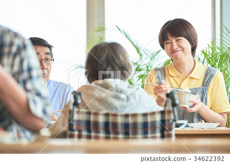 Nursing home senior meal 34622392