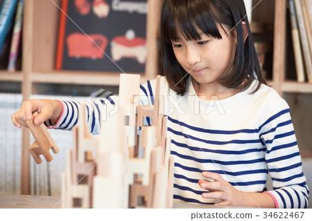 Girl playing with blocks 34622467