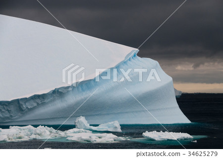 Floating Iceberg near Antarctica Floating Iceberg near Antarctica 34625279