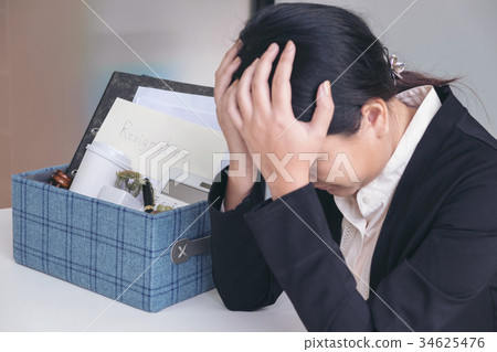 Images of packing up all her personal belongings and files into 34625476