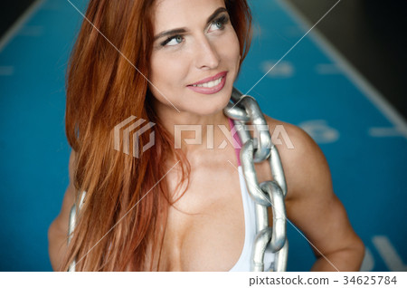 portrait pretty athletic young woman training gym 34625784