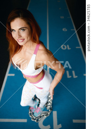 Sexy athletic young girl working out in gym 34625785