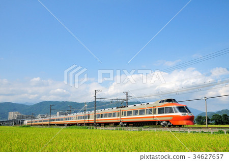 Realized rice fields and Odakyu Romance Car LSE Realized rice fields and Odakyu Romance Car LSE 34627657