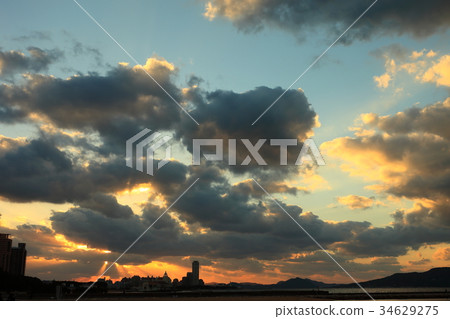 某個塔附近的黃昏 34629275