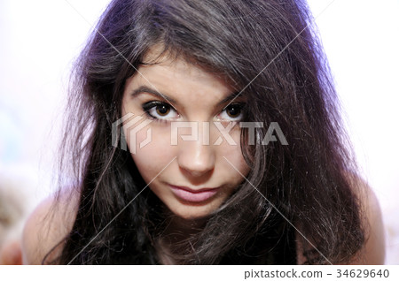 Portrait pretty beautiful woman Portrait pretty beautiful woman 34629640