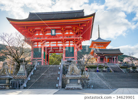 deva gate of Kiyomizu-dera in kyoto 34629901