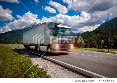 Fuel truck rushes down the highway 34631633