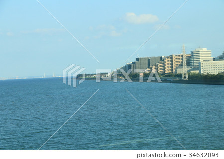 A car window near Tokyo Bay Shinurayasu where the blue sky is clear as seen from the JR Keiyo Line 34632093