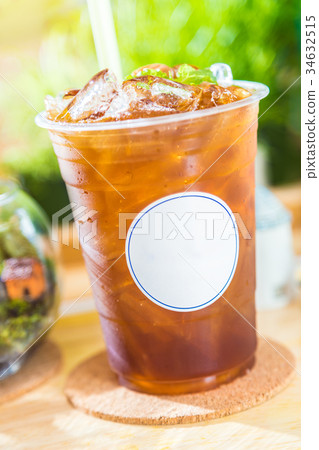 iced minted logan tea drink on wooden tray 34632515